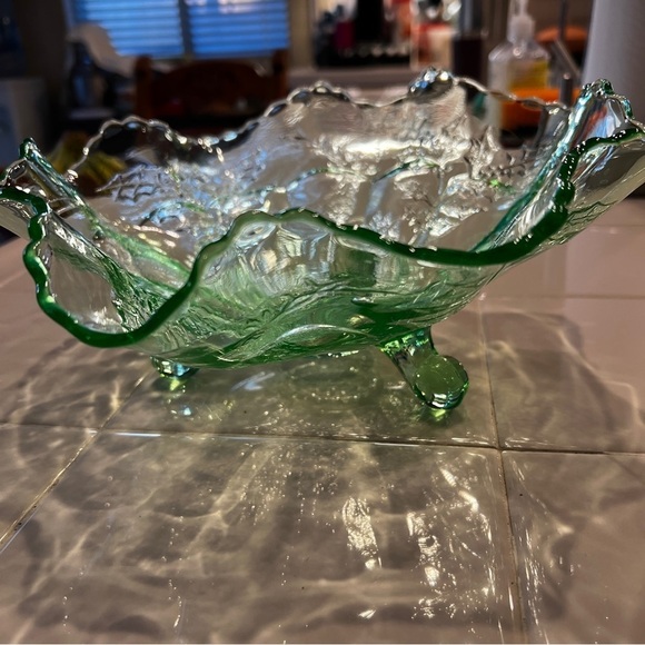 Stag & Holly Green FENTON 10" Round 3-Toed Crimped Uranium Glass Bowl - Picture 13 of 13